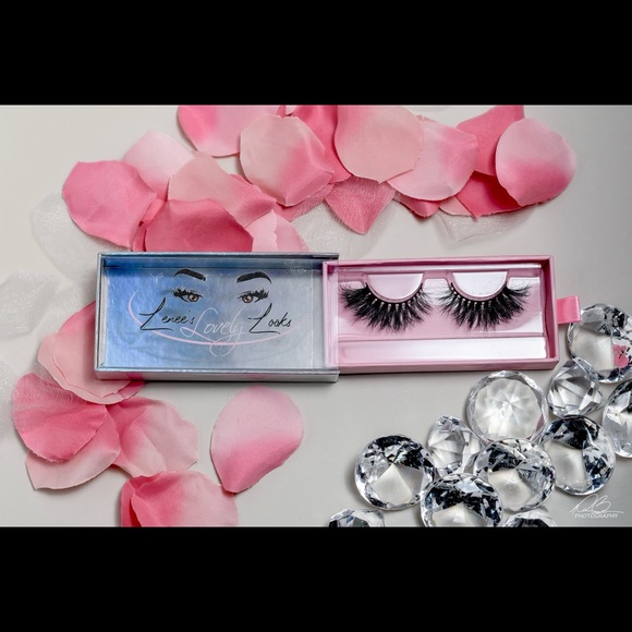 Lovely - Picture 2 of 2